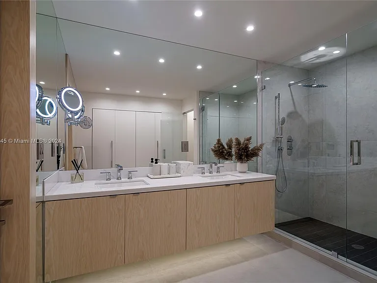 19115 Fisher Island Dr #19115 — Photo 22
