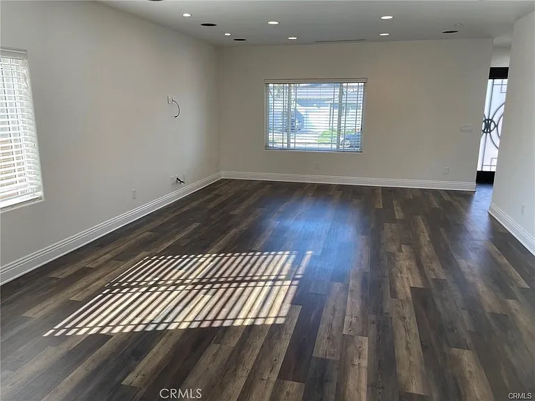 17358 Martha St — Photo 2