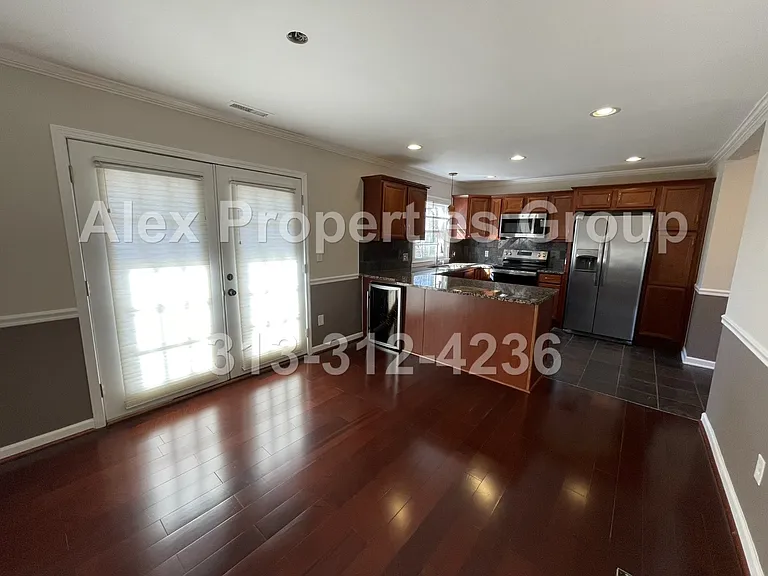 31045 Sheridan Dr — Photo 5
