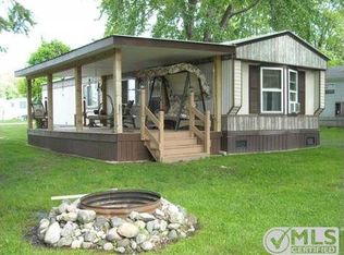1517 E Lake Point Dr, Gladwin, MI 48624