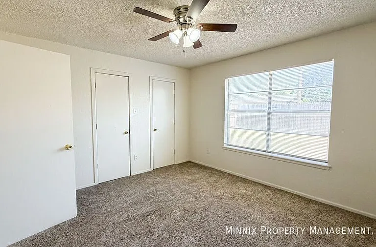 2119 S Loop 289 #B — Photo 12
