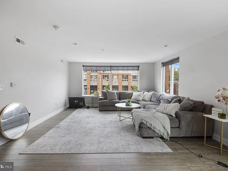 512 E Girard Ave #201 — Photo 12