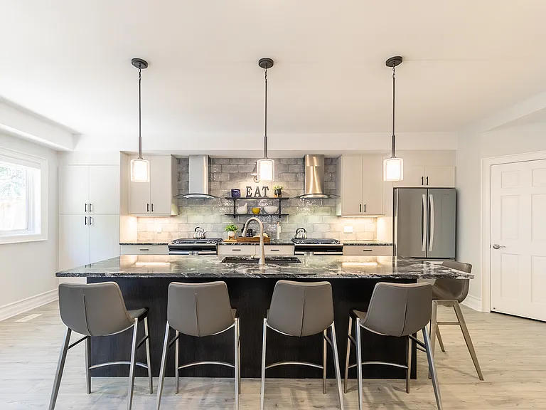 240 Blackburn Ave — Photo 40