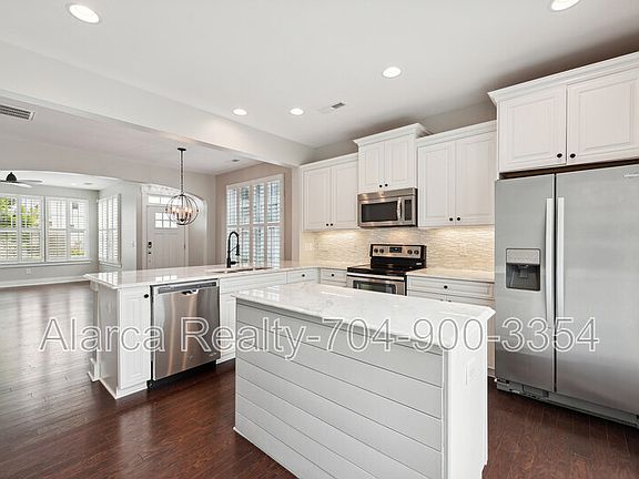 4th image of 3246 Moss Ln