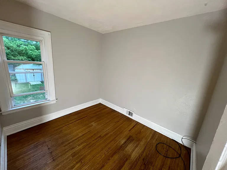 50 Saint James Pl #LOWER — Photo 10