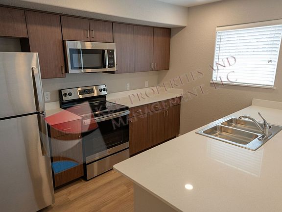 4th image of 705 E 7th St #107