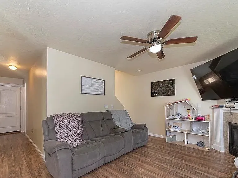 1337 N Gingham Ave — Photo 5