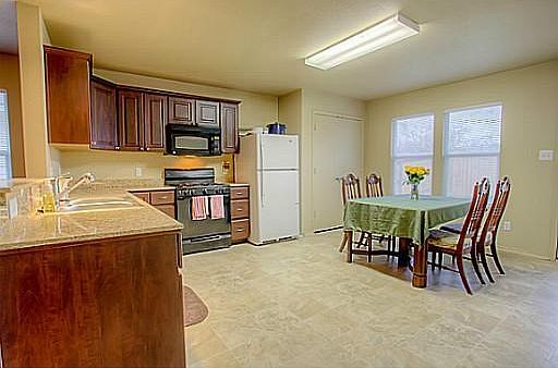Kitchen / Dining