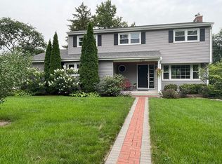 902 Arbor Ave, Wheaton, IL 60189