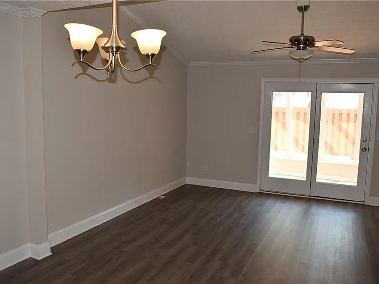 227 Goshen Ln — Photo 8