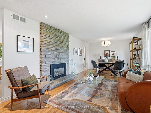 3rd image of 119 Centenaire St