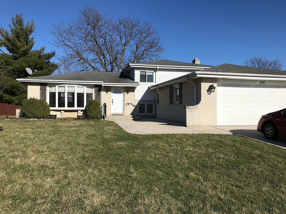 Walking distance from award winning Gower grammar school and Hinsdale South High school. Brick with new siding. 2 1/2 car garage with cabinetry and shelves for storage.