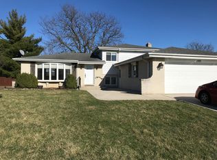 7701 Blackberry Ln, Willowbrook, IL 60527