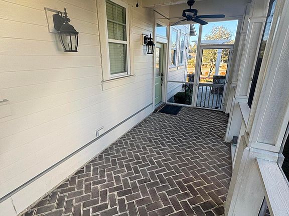 5th image of 819 Meadowsweet Ln