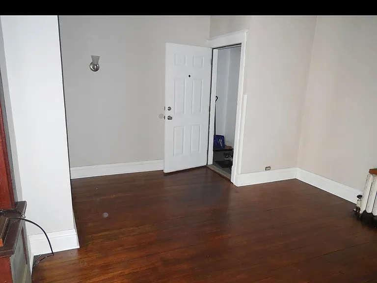 4238 Sheffield Ave #1F — Photo 2