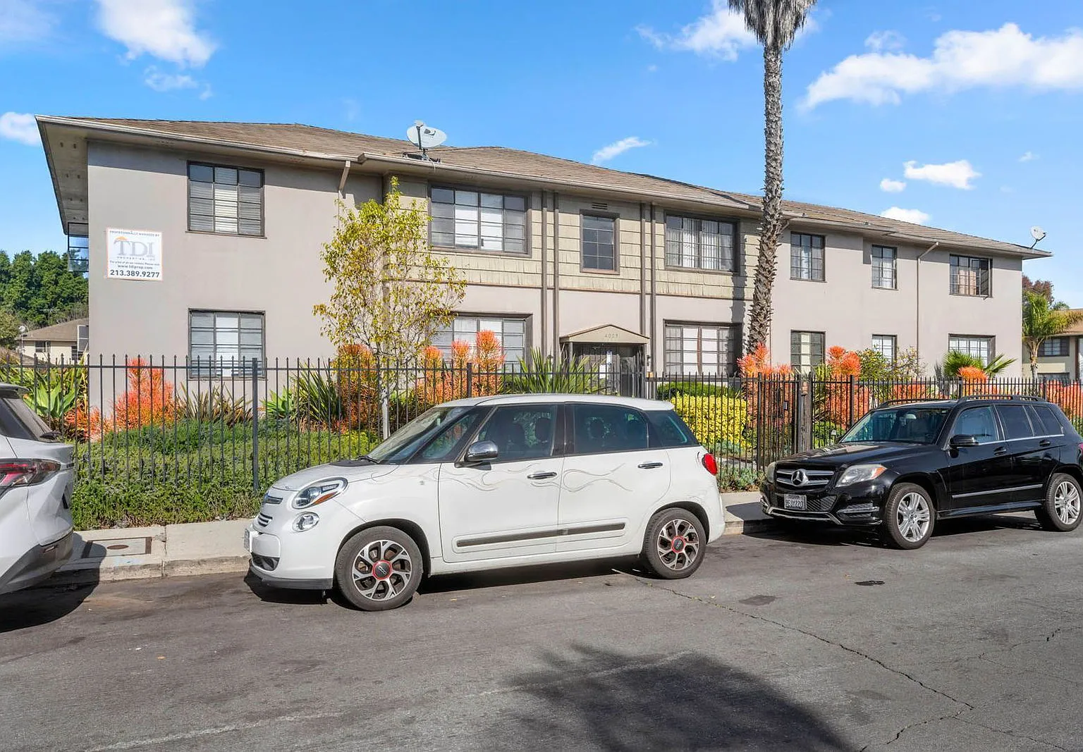 2 bed, 1.0 bath, 900 sqft, $2,095 — Photo 1