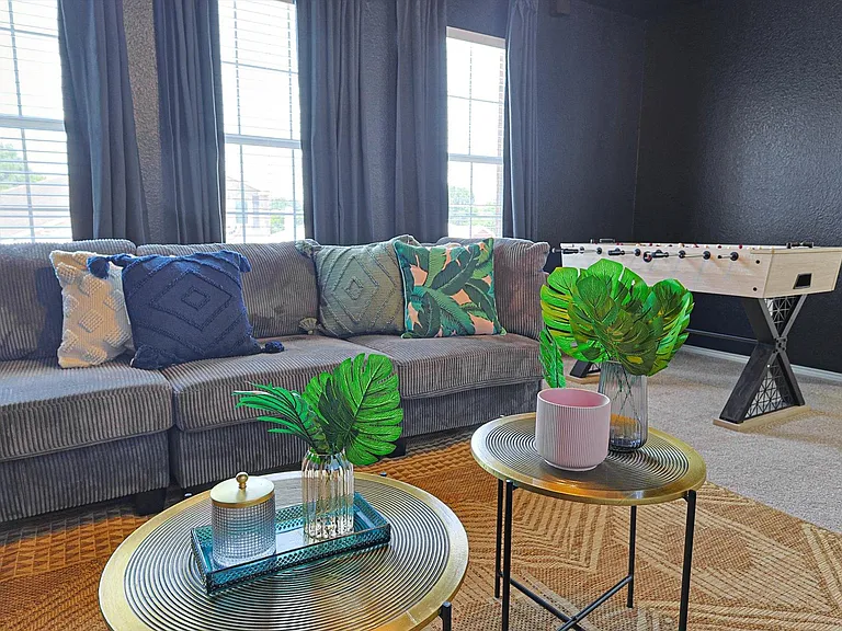 1049 Pullman Dr — Photo 30