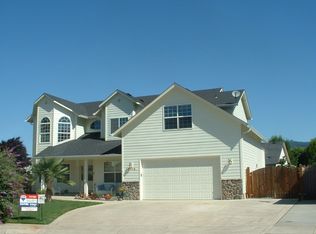 7170 F Pl, Springfield, OR 97478