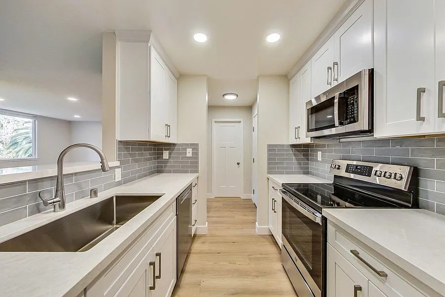 Fully Renovated 2 BD 2 BA in Downtown Palo Alto — Photo 2