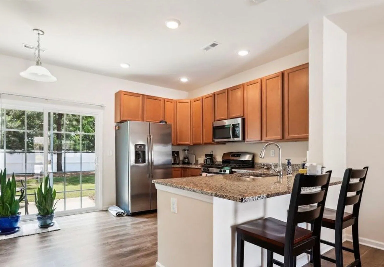 Coming Soon!! 2bed/3bath Townhome — Photo 2