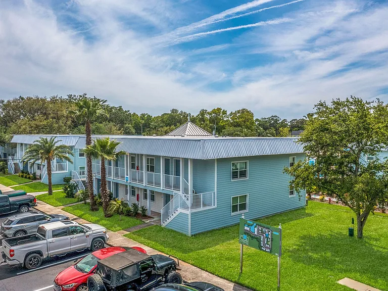 Surf Apartments — Photo 29