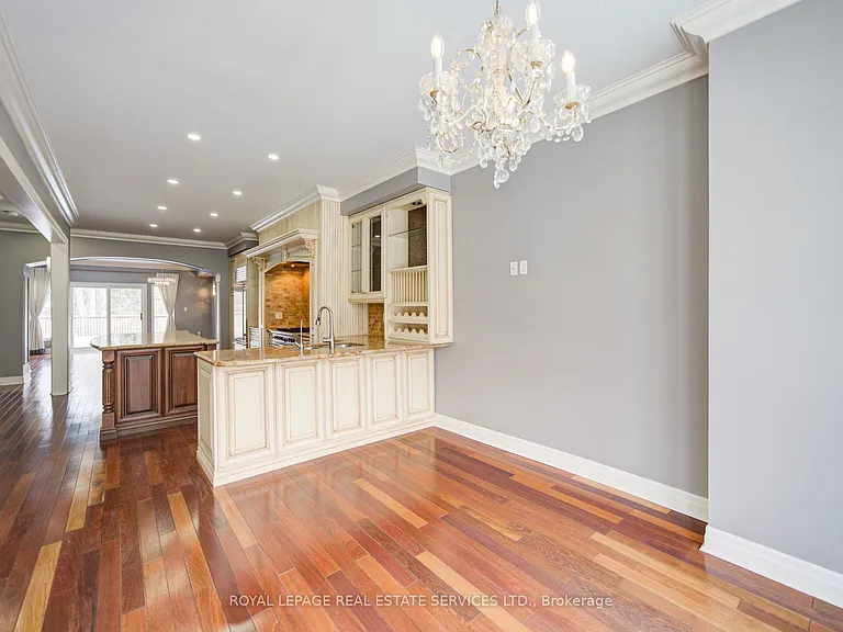 115 Saint Lawrence Dr — Photo 10