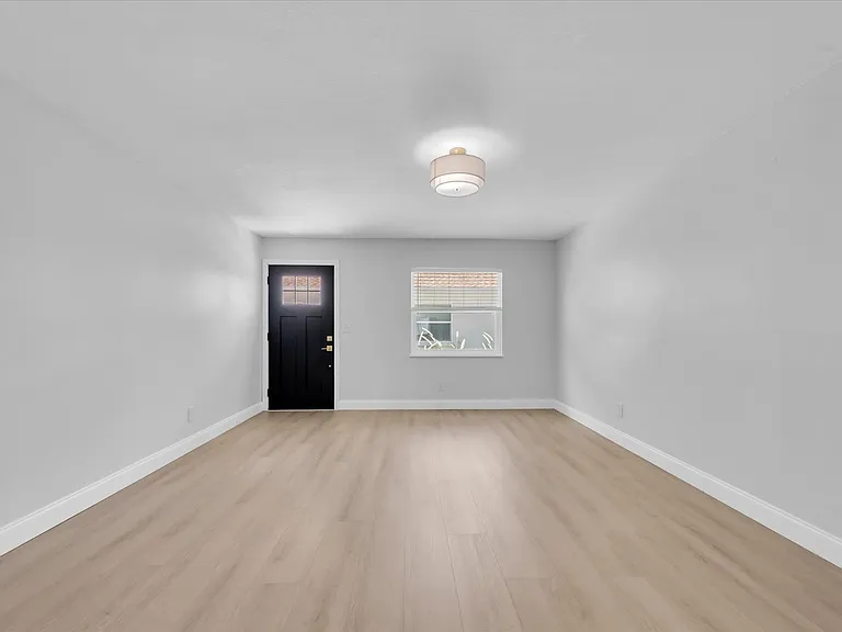 3009 W Binnicker Ave — Photo 14