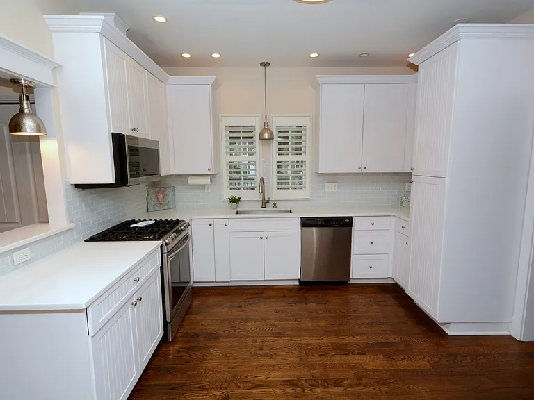 4116 Pretty Lake Ave — Photo 31