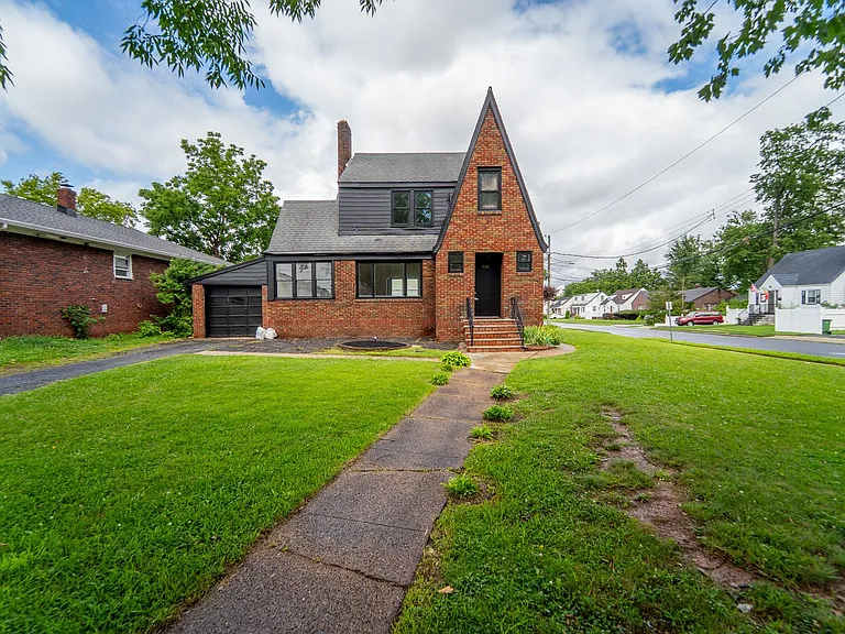 2215 N Wood Ave — Photo 29