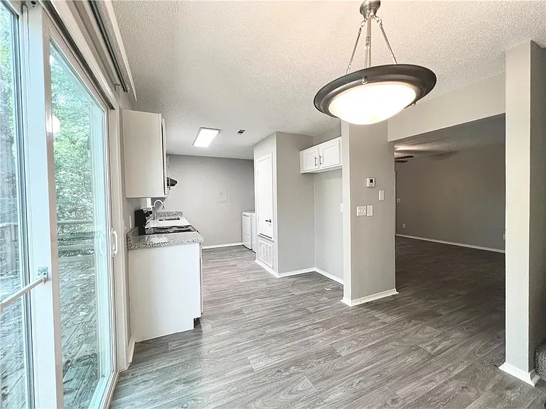 3250 N Kings Cross — Photo 5