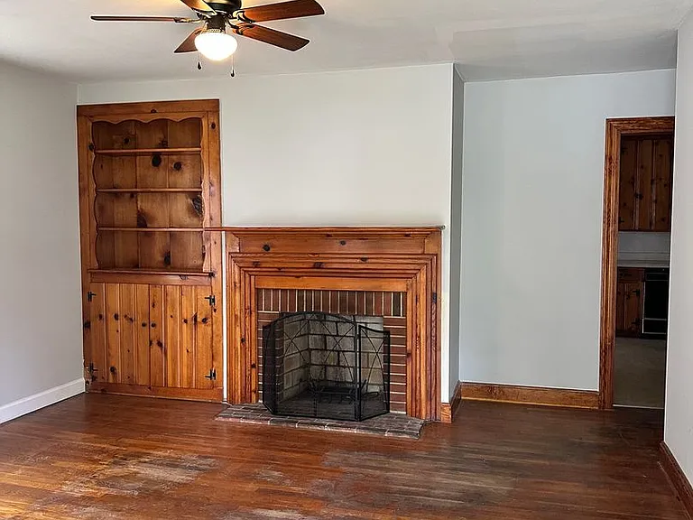 144 N Fairview Cir — Photo 3
