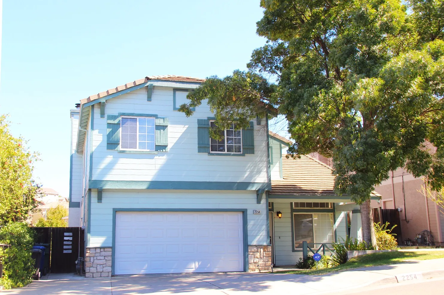 2254 Willow Ave photo 1