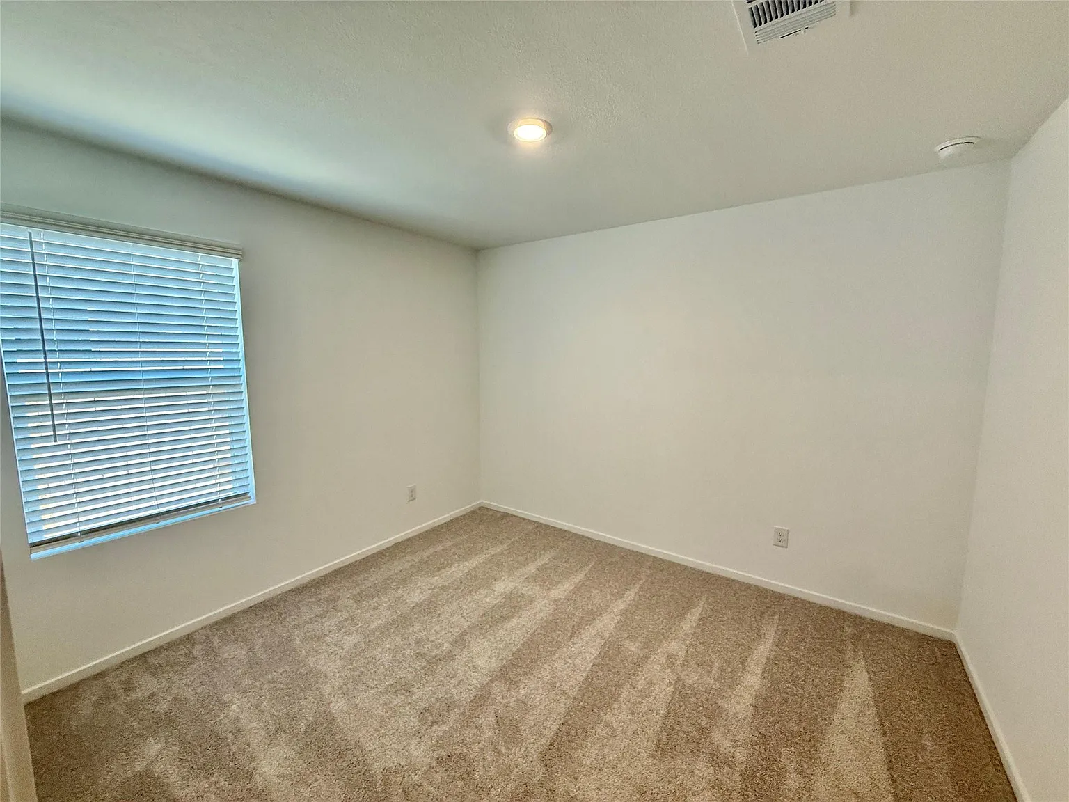 3 bed, 2.0 bath, 1522 sqft, $1,700 — Photo 3