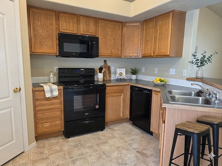 10638 Gossamer St — Photo 3