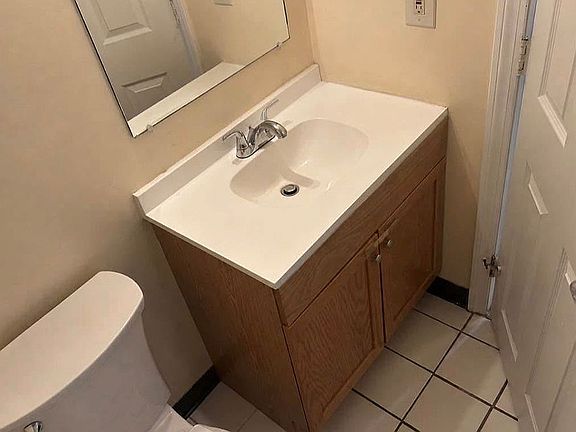 4th image of 4 Smithfield Rd APT 17