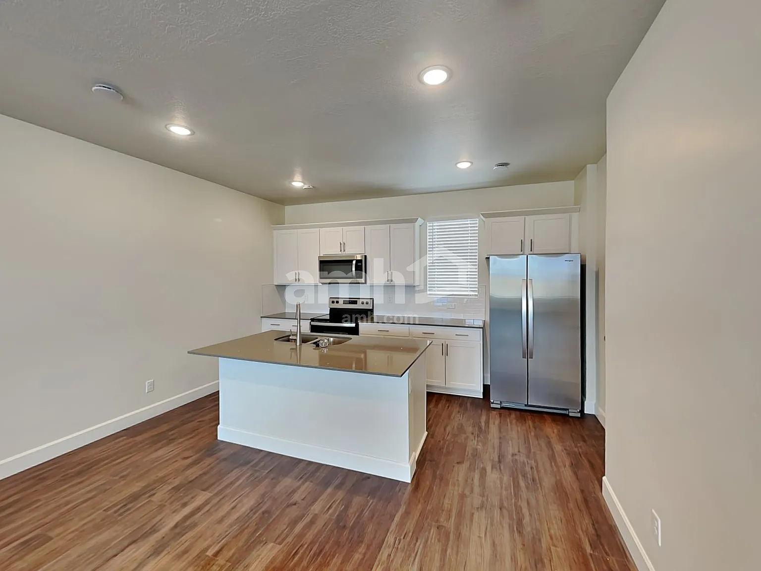 4 bed, 3.5 bath, 1762 sqft, $2,310 — Photo 4