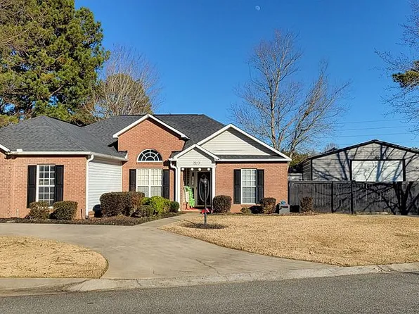 219 Castle Pines Dr, Bonaire, GA 31005