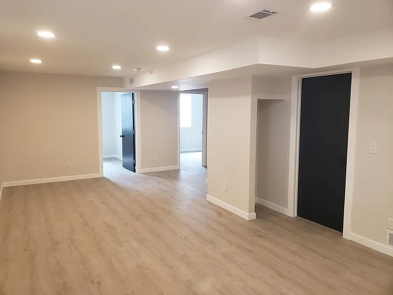 10715 Clarkson Ct — Photo 13