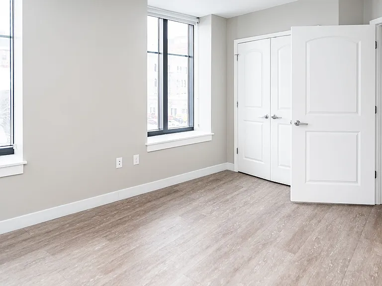 65 W Broad St — Photo 64