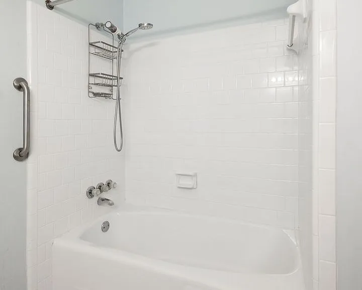 2401 Scarsborough Dr — Photo 39