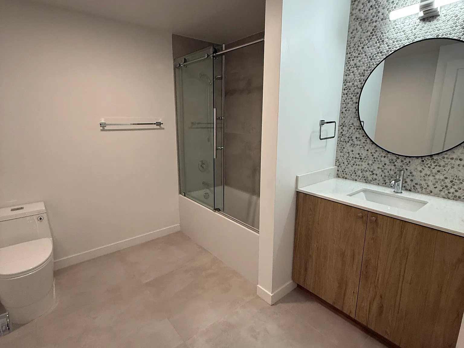 1 bed, 770 sqft, $2,395 — Photo 4
