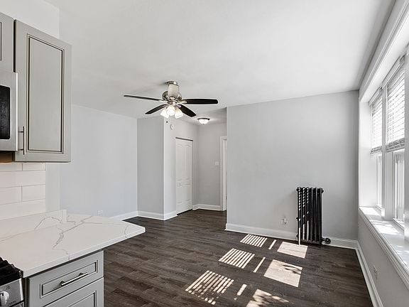 5th image of 1521 W Sherwin Ave #304