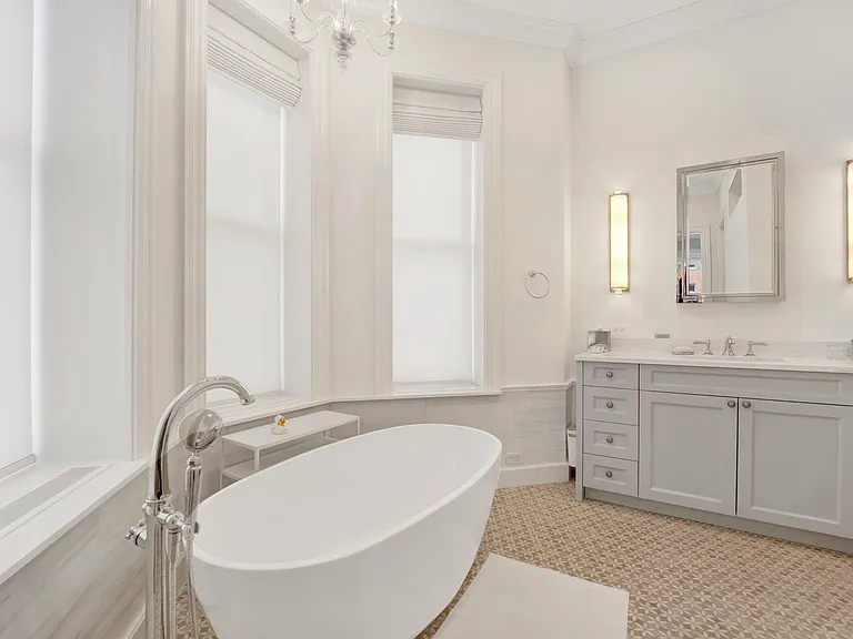 103 E Chestnut St #103 — Photo 14