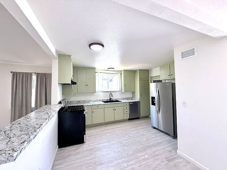 175 S Vallejo Way — Photo 3