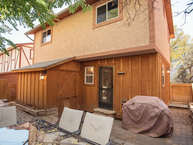 451 Mountain Shadow Dr — Photo 4