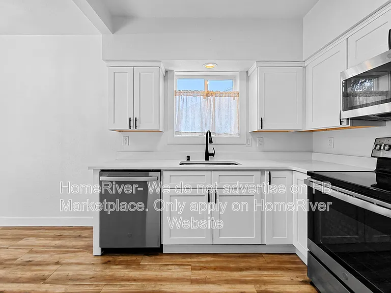 1202 S Russell St — Photo 8
