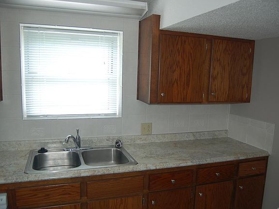 5th image of 1601 Cedar Crest Dr