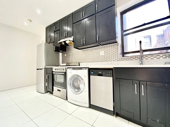 5th image of 8 W 108th St #19