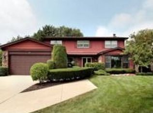 810 Sutton Dr, Northbrook, IL 60062