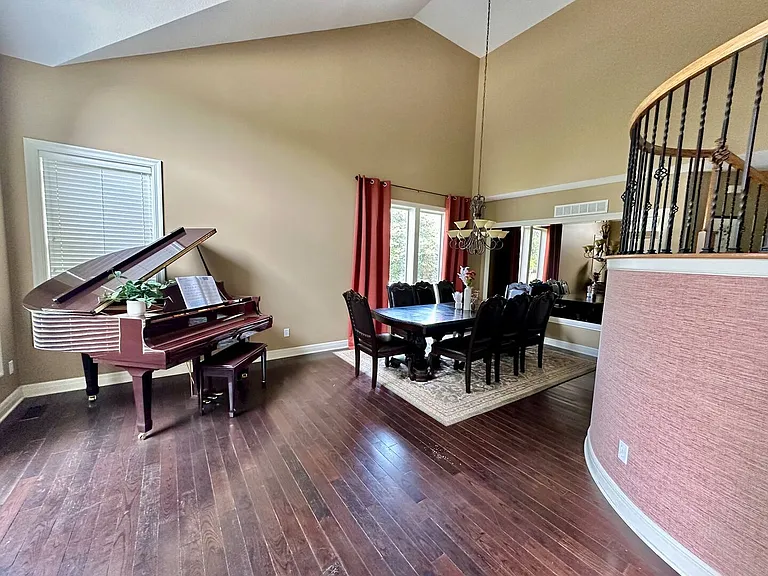 7005 Round Prairie St — Photo 6
